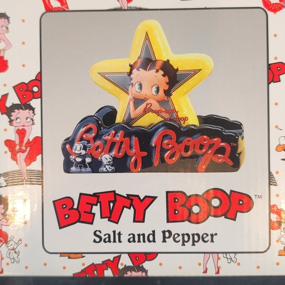 781. 2004 ~ Betty Boop ~ Salt & Pepper ~ Collector's Item ~ Boop-oop-a-doop! - Picture 3 of 12